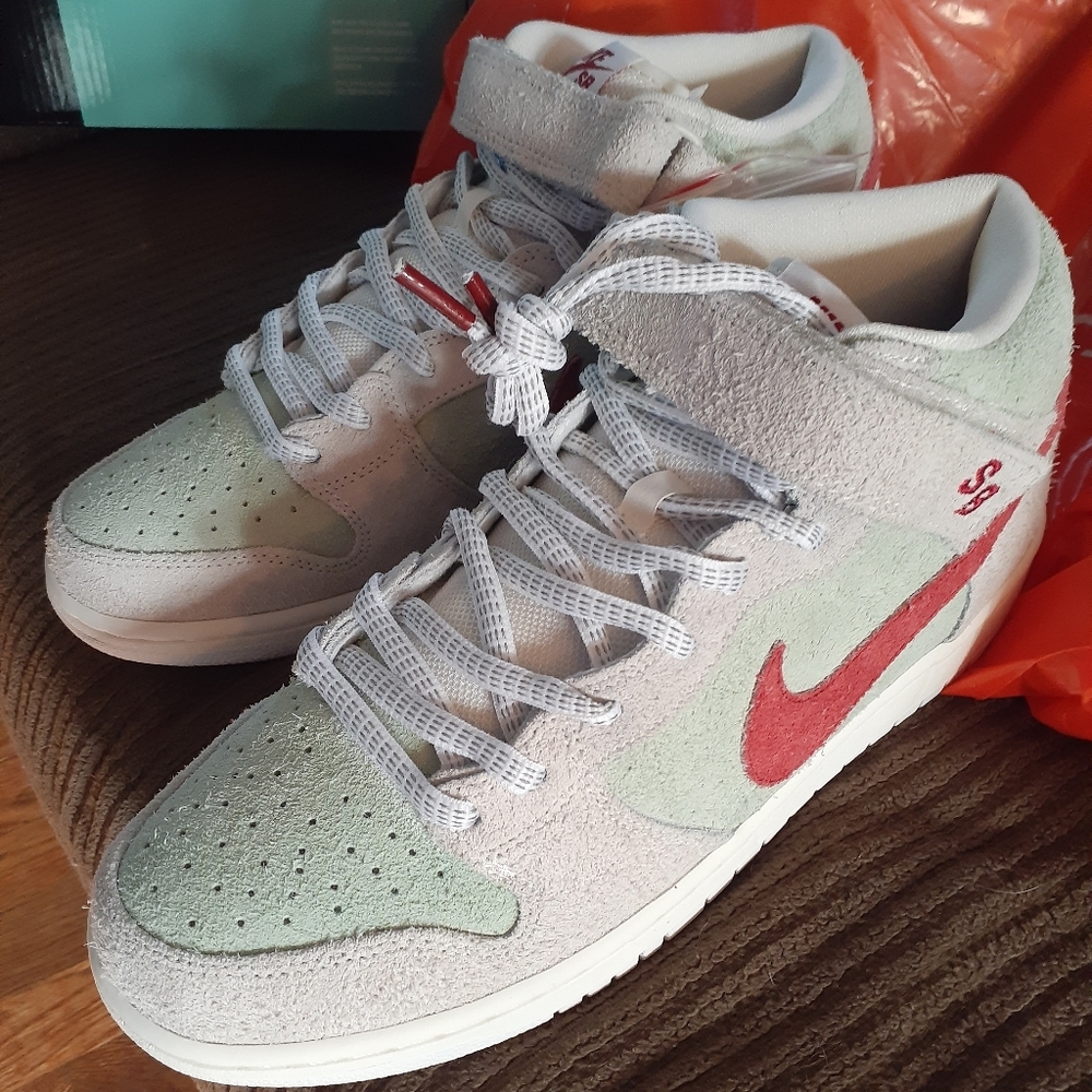 Nike sb dunk mid White Widow